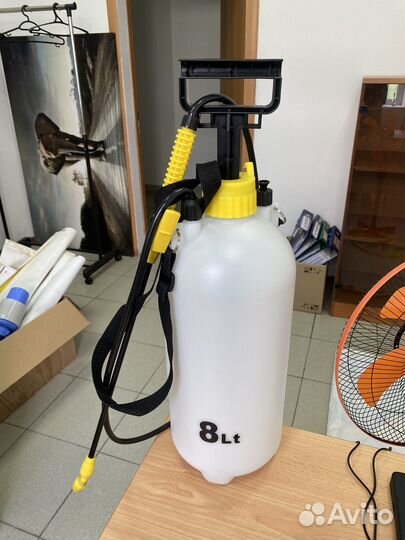 Опрыскиватель помповый 8л