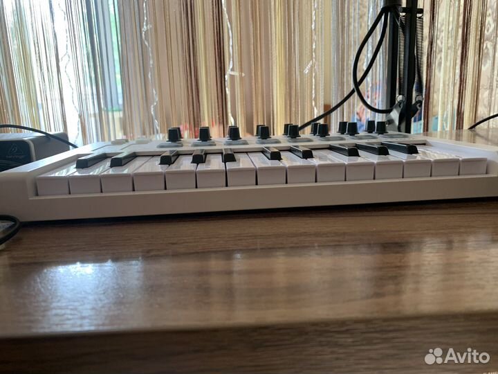 Midi клавиатура Arturia minilab mk2