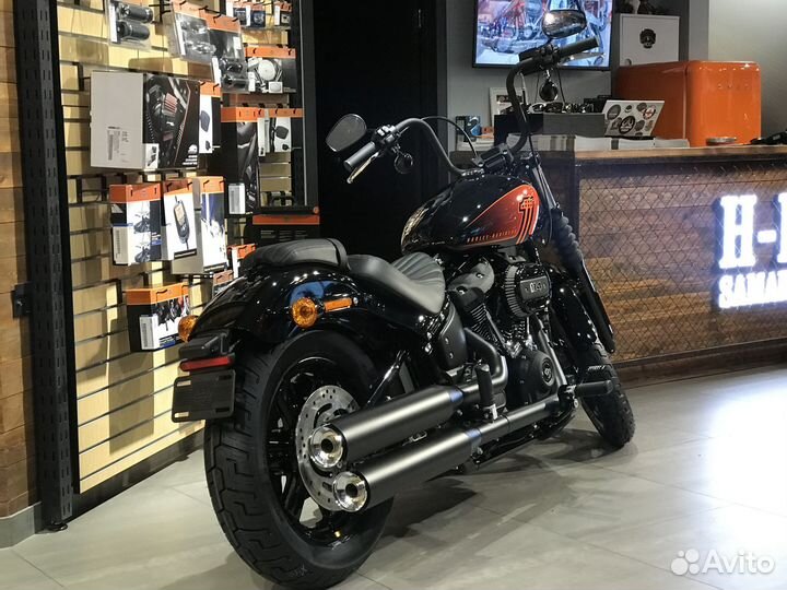 Street Bob 114 - 2022 Vivid Black