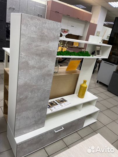 Стенка горка бетон в налиии