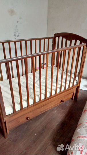 Кроватка детская с ящиками,матрасом,деревянная