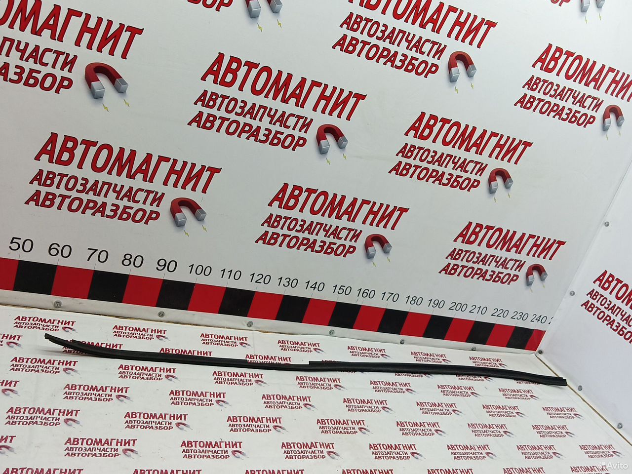 Уплотнитель кузова левый Zeekr 001