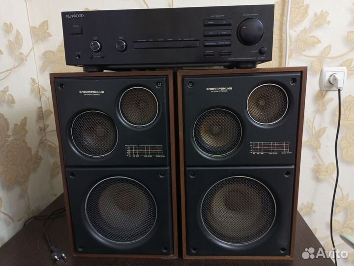 Акустические колонки Электроника и усилитель