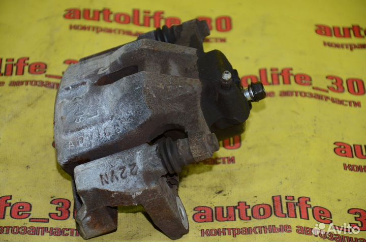 Суппорт тормозной передний левый Toyota Auris E150