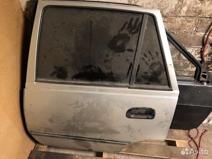 Задняя левая дверь на daewoo nexia