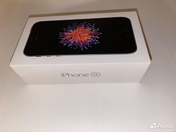 Коробка от iPhone SE