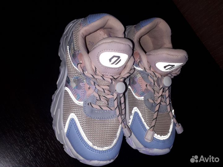 Кроссовки для девочки