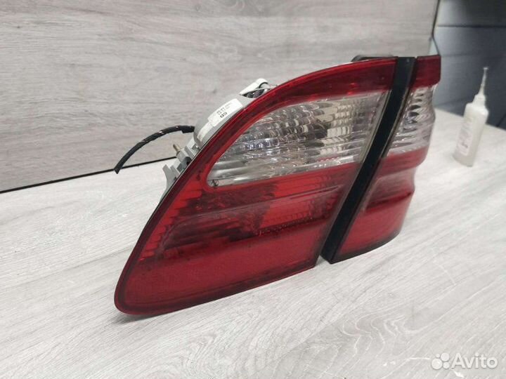 Фонарь Mercedes E W211