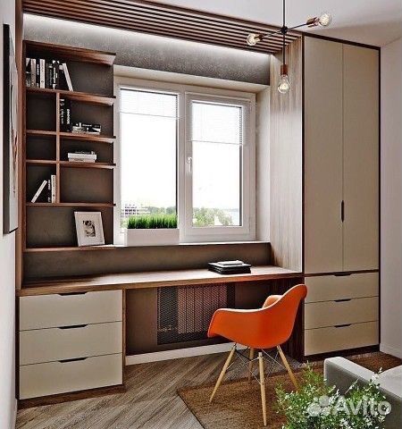 Детская рабочая зона у окна