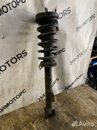 Передняя левая стойка амортизатора Chrysler 300C