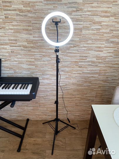 Кольцевая лампа 26 см со штативом
