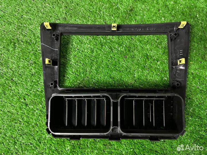 Консоль магнитофона Subaru Forester SH5 EJ204 2010