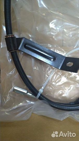 Трос ручника задний правый Ford Escape 05-07г