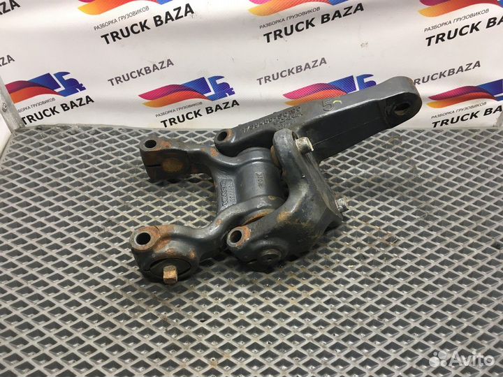 Кронштейн передней рессоры правый