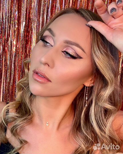 Визажист Бровист