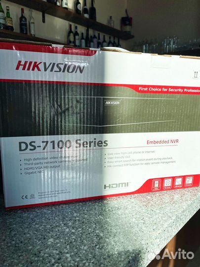 IP-видеорегистратор Hikvision DS-7104NI и 4 камеры