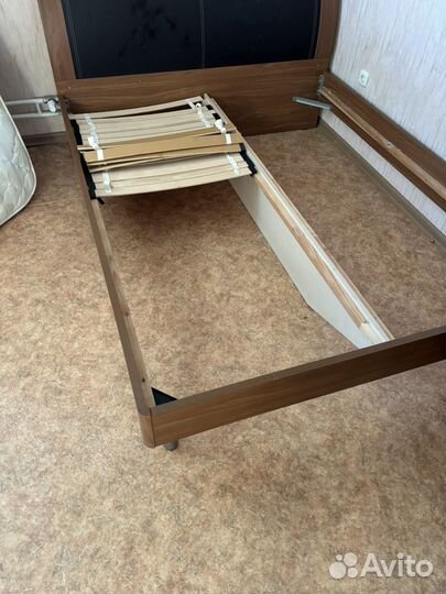 Спальная кровать с матрацем