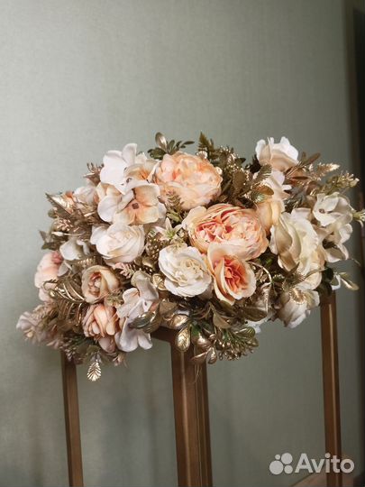 Стойка с цветами