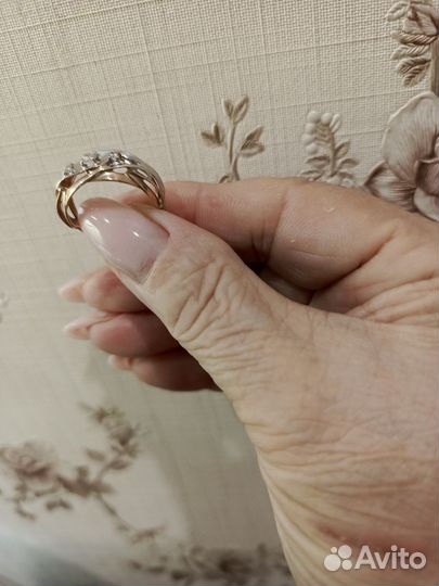 Золотое кольцо женское