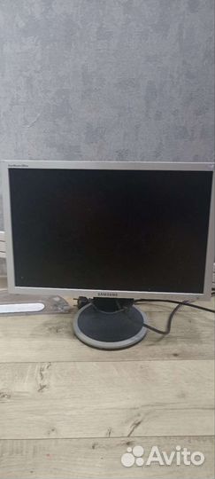 Монитор Samsung