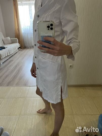 Белый медицинский халат женский