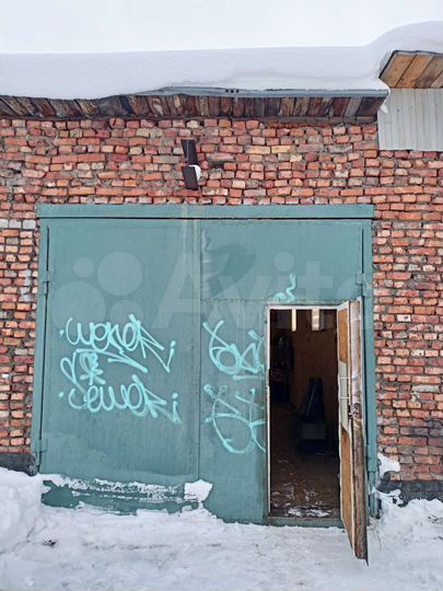 Гараж, > 30 м²