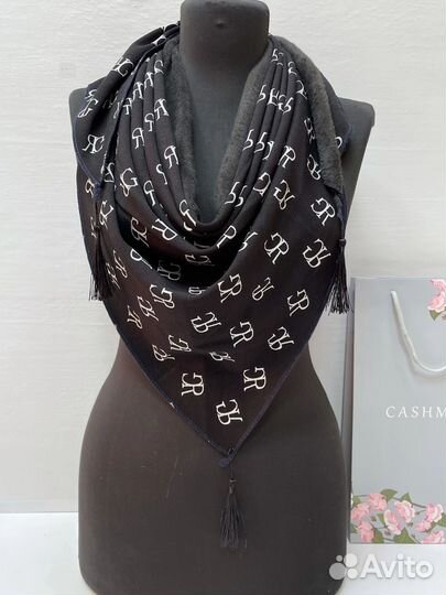 Платок теплый с кисточками