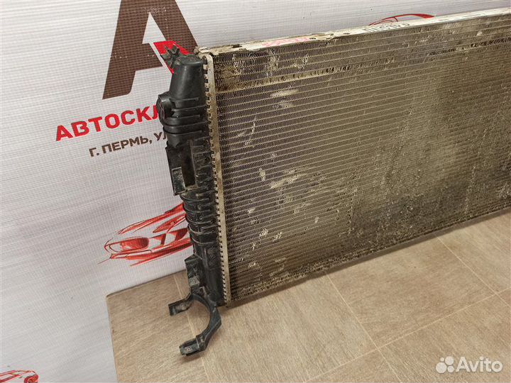 Радиатор охлаждения двигателя Renault Duster