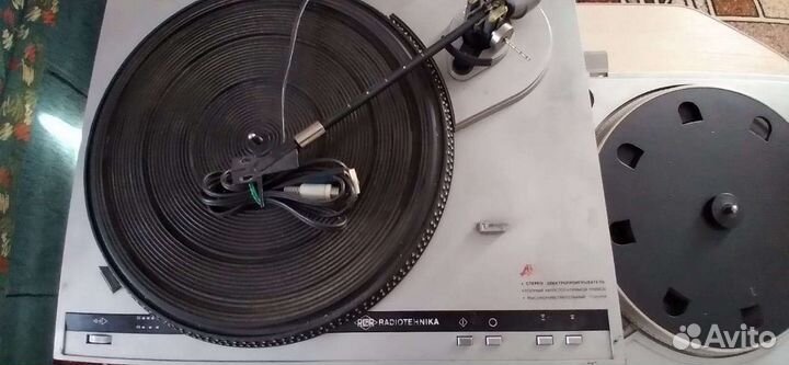 Виниловый проигрыватель