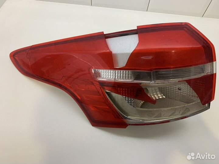 Фонарь задний левый на ford focus 3