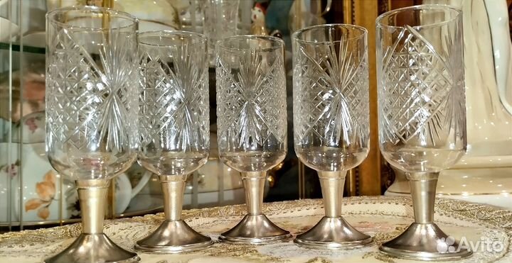 Рюмки на металлической ножке