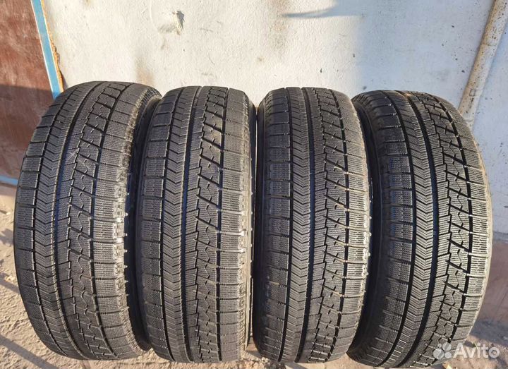 Bridgestone Blizzak VRX 215/60 R17 99S