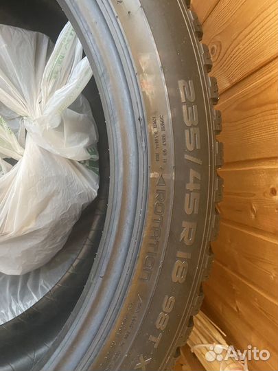 Nokian Tyres Hakkapeliitta 8 235/45 R18