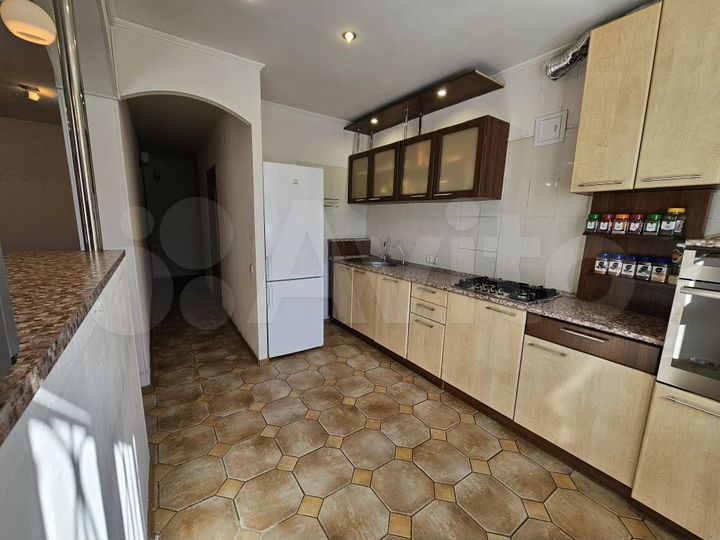 3-к. квартира, 79,7 м², 1/2 эт.