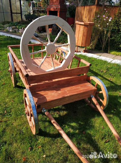 Деревянная телега для декора