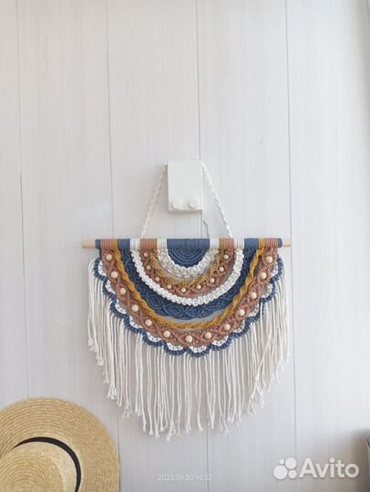 Панно полукруглое, цветное, макраме