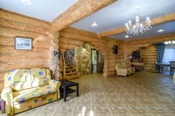 Коттедж 302,1 м² на участке 7,9 сот.