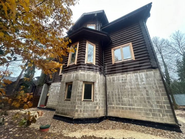 Дом 233,7 м² на участке 12 сот.