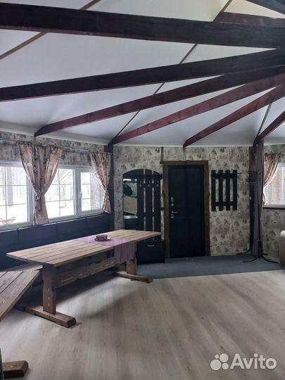 Большая беседка на озере