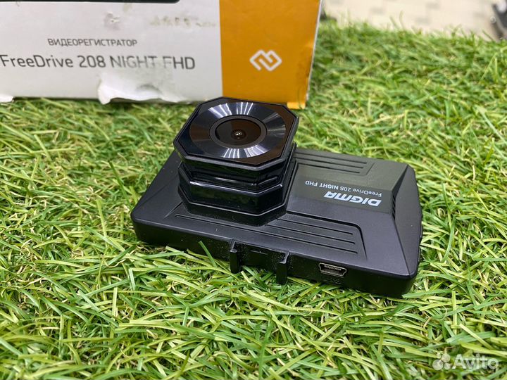 Видеорегистратор Digma FreeDrive 208 night