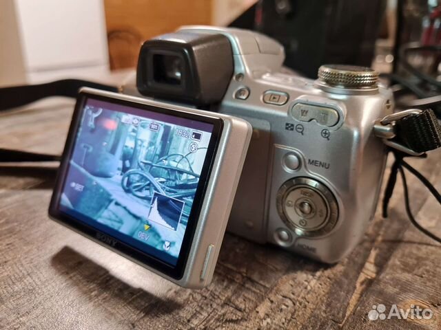 Продам фотоаппарат sony с картой памяти и чехлом