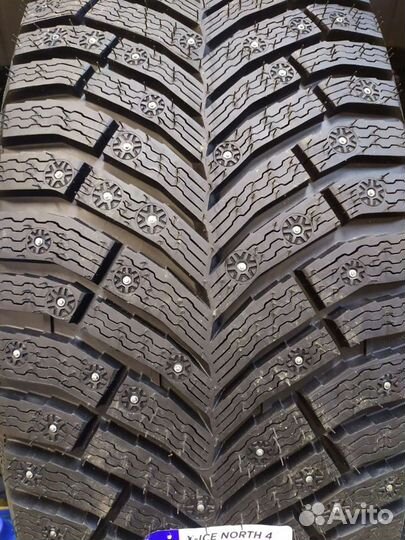 Michelin X-Ice North 4 215/50 R17
