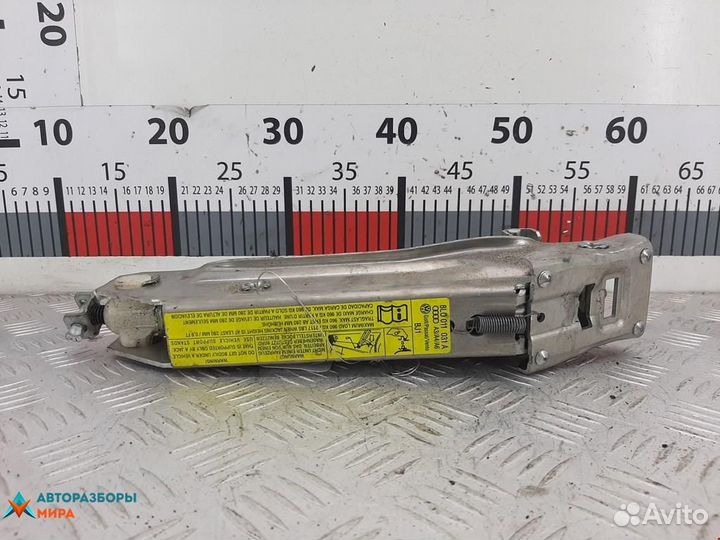 Домкрат Volkswagen Golf 4 2001 8L0011031A