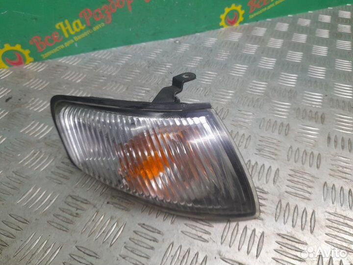 Поворотник правый Mazda 626 хэтчбек 1.8 Л 1993