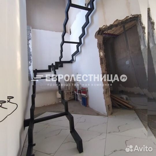 Лестница на металлокаркасе