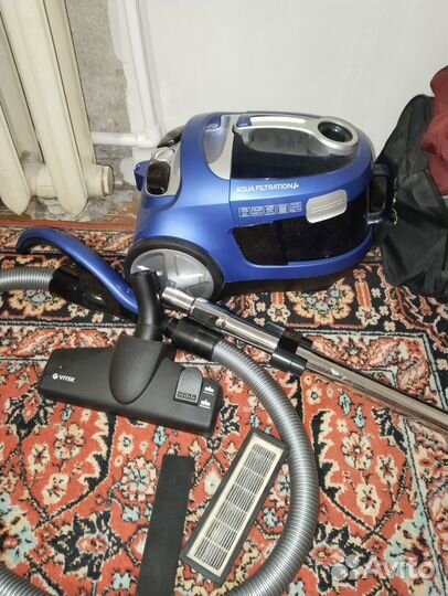 Пылесос Vitek с аквафильтром