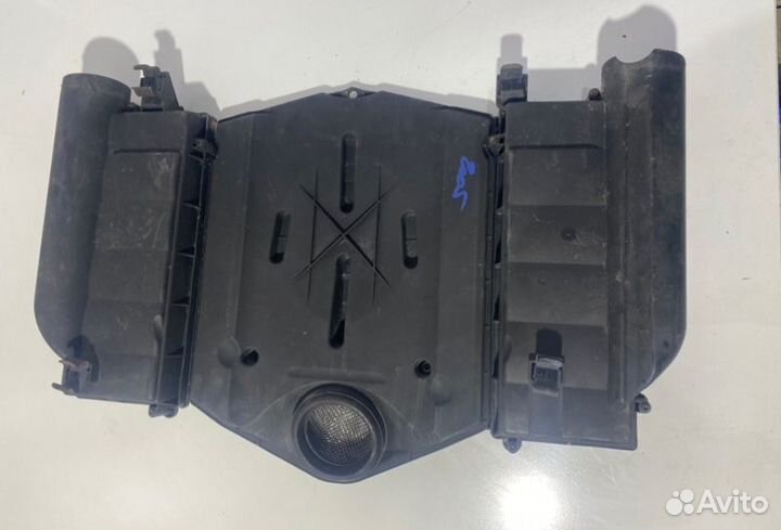 Корпус воздушного фильтра Mercedes-Benz G-Class