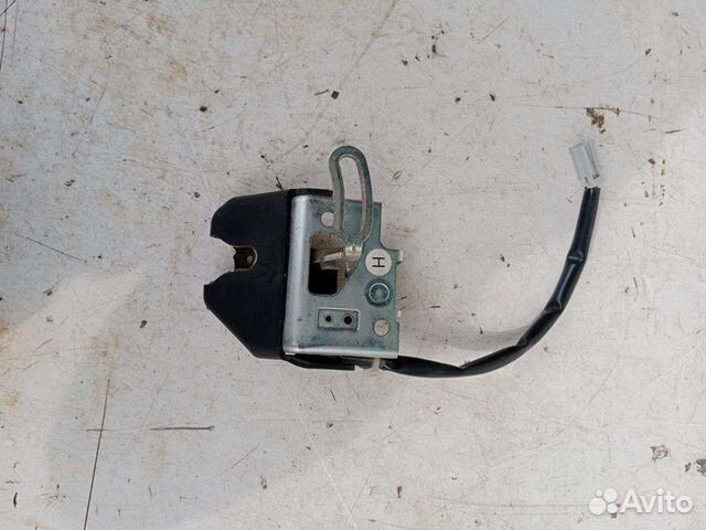 Замок крышки багажника Honda civic 4D FD