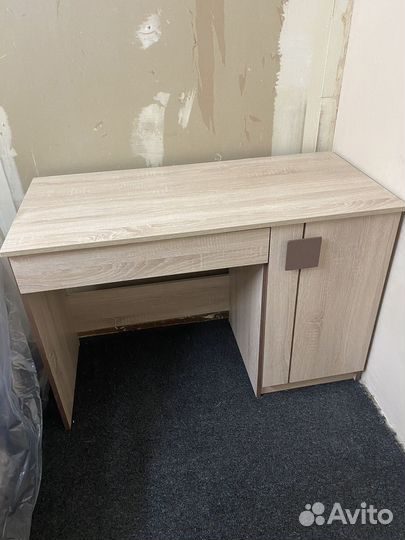Письменный стол школьный