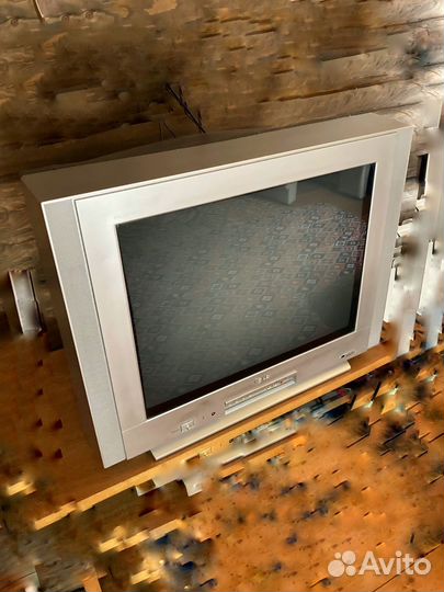 Два LG телевизора